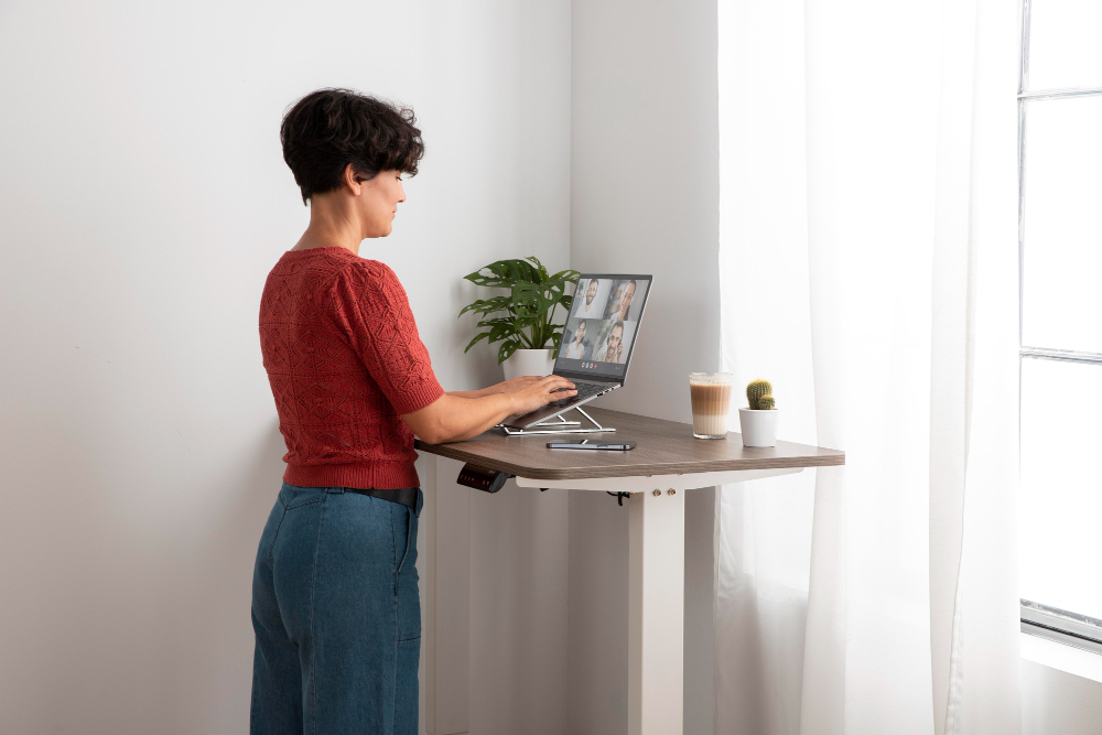 The Benefits of Modern Standing Desks